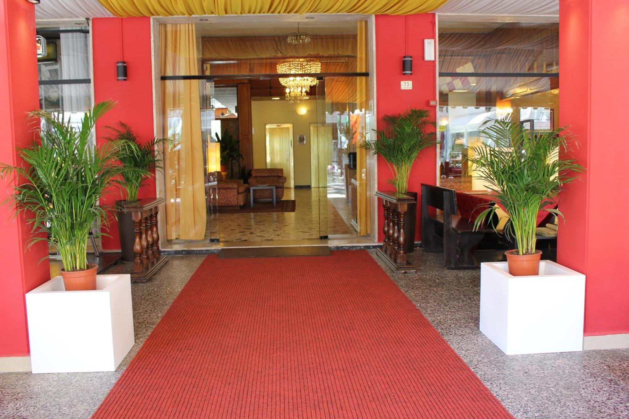 Hotel Amalfi Лидо-ди-Езоло Экстерьер фото