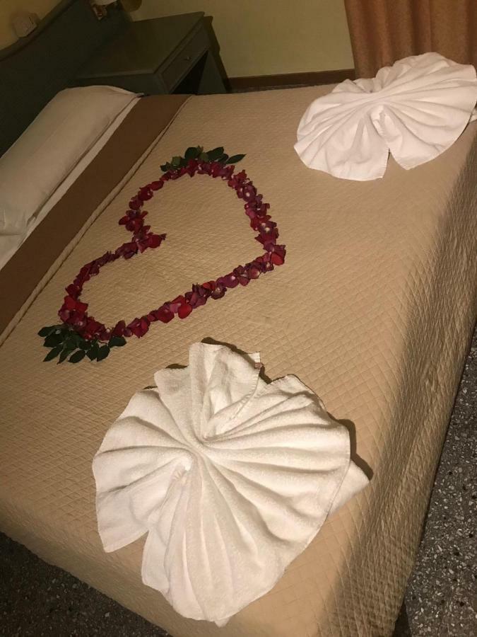 Hotel Amalfi Лидо-ди-Езоло Экстерьер фото